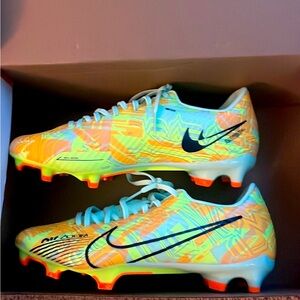 NIKE SOCCER CLEATS